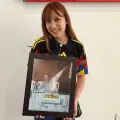 Estrella cumple el sueño de su papá: Leyendas del América firman foto del Capitán América