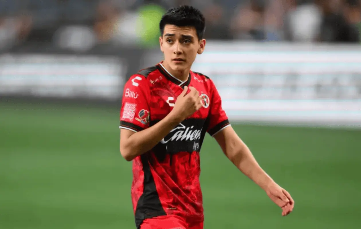 Recientemente, le anotó un doblete a las Chivas del Guadalajara.