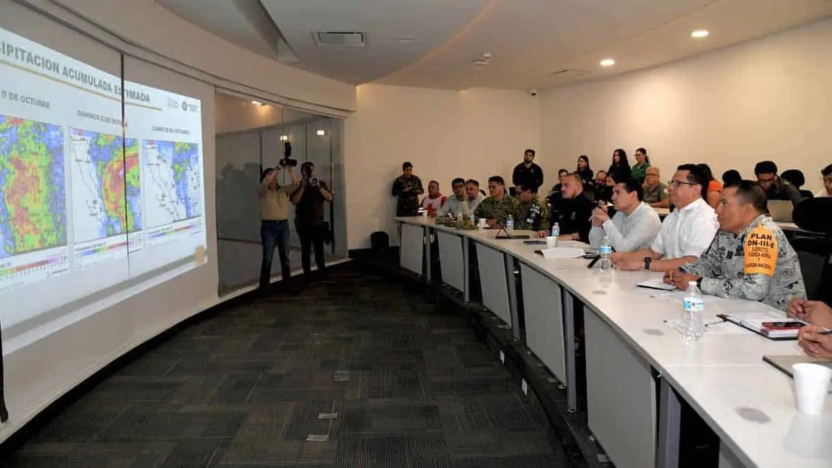 Despliegan cuerpos de emergencia por “Raymond”