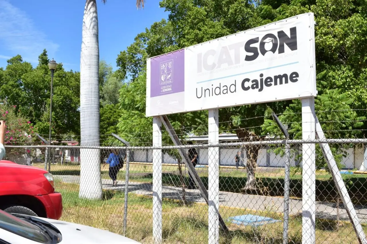 lo largo del año se tienen diferentes cursos en el Icatson, lo que permite brindar alternativas a las diferentes personas interesadas