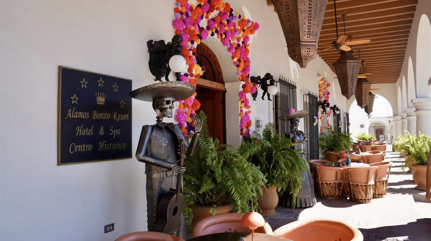 Casas y comercios también participan rumbo al Festival de la Calaca en Álamos