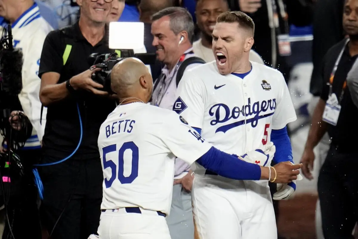 Dodgers toma ventaja 2-1 en la Serie Mundial