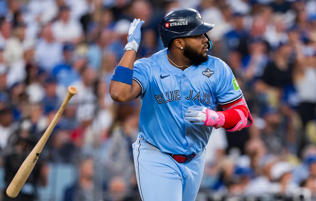 El dominicano superó el récord histórico de jonrones en postemporada del equipo canadiense.