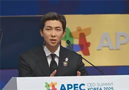 RM de BTS hace historia en la APEC 2025 como el primer artista de K-Pop en dar un discurso ante líderes mundiales RM de BTS hace historia en la APEC 2025 como el primer artista de K-Pop en dar un discurso ante líderes mundiales