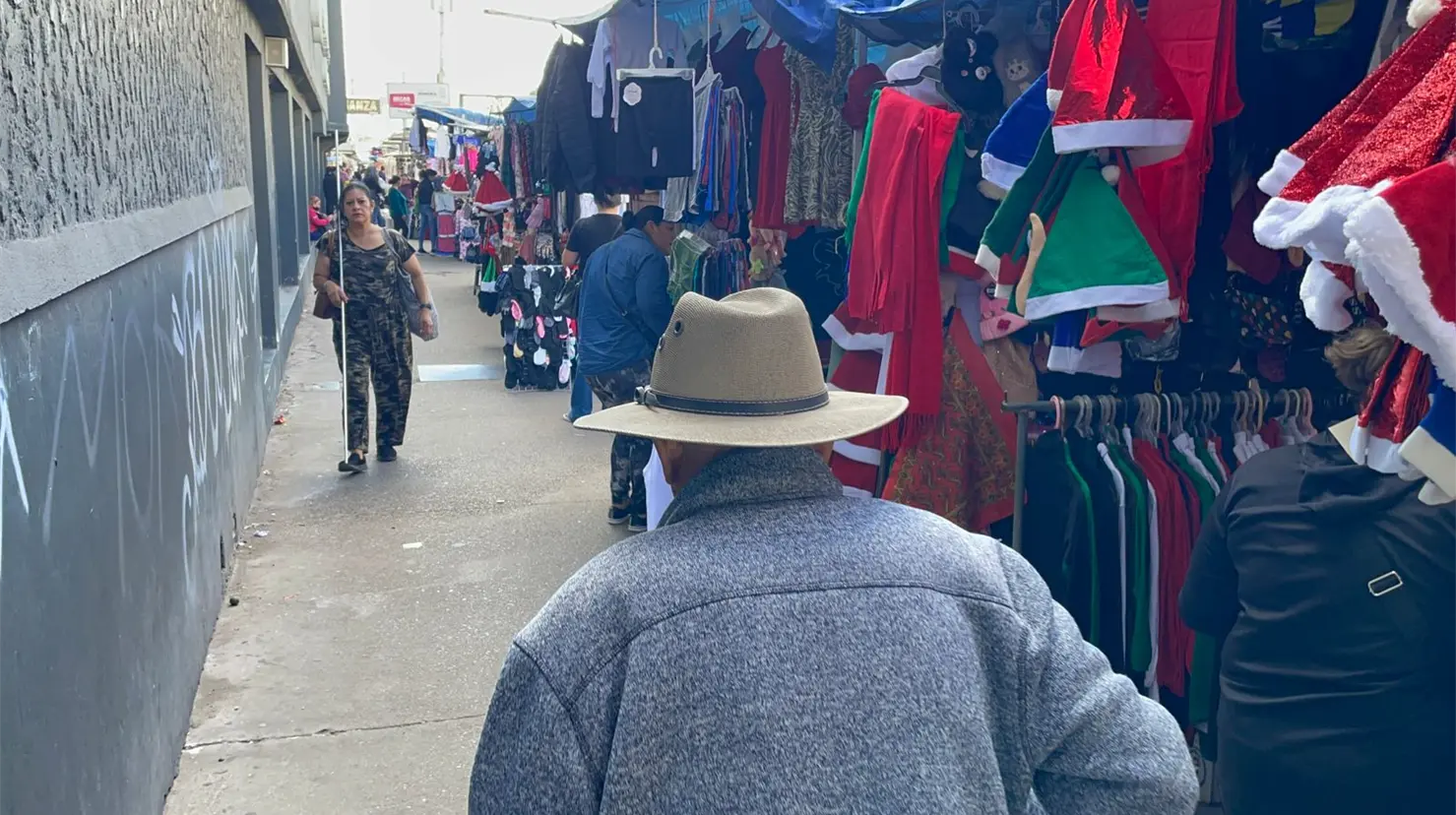 Los cajemenses tradicionalmente acuden al primer cuadro de la ciudad a comprar dulces y productos navideños