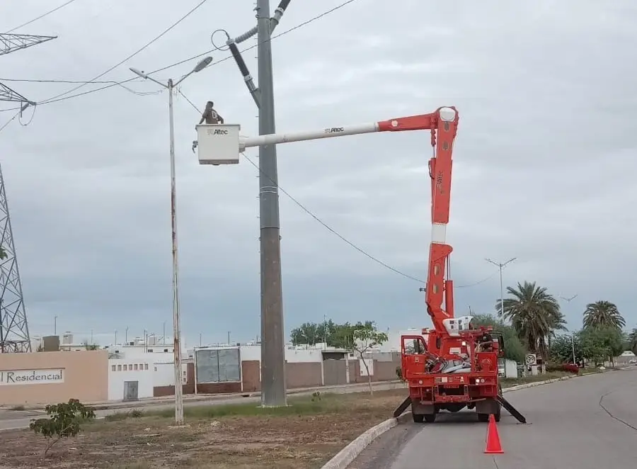 Refuerzan programa de alumbrado público