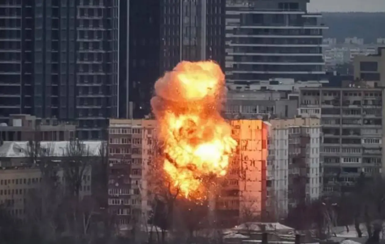 Ataque masivo ruso a Kyiv deja muertos y miles sin calefacción antes de la reunión Trump-Zelensky