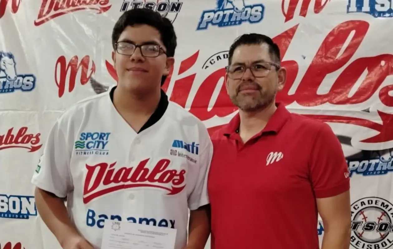 Comenzó a jugar beisbol en la Academia del Itson en la categoría 5-6.