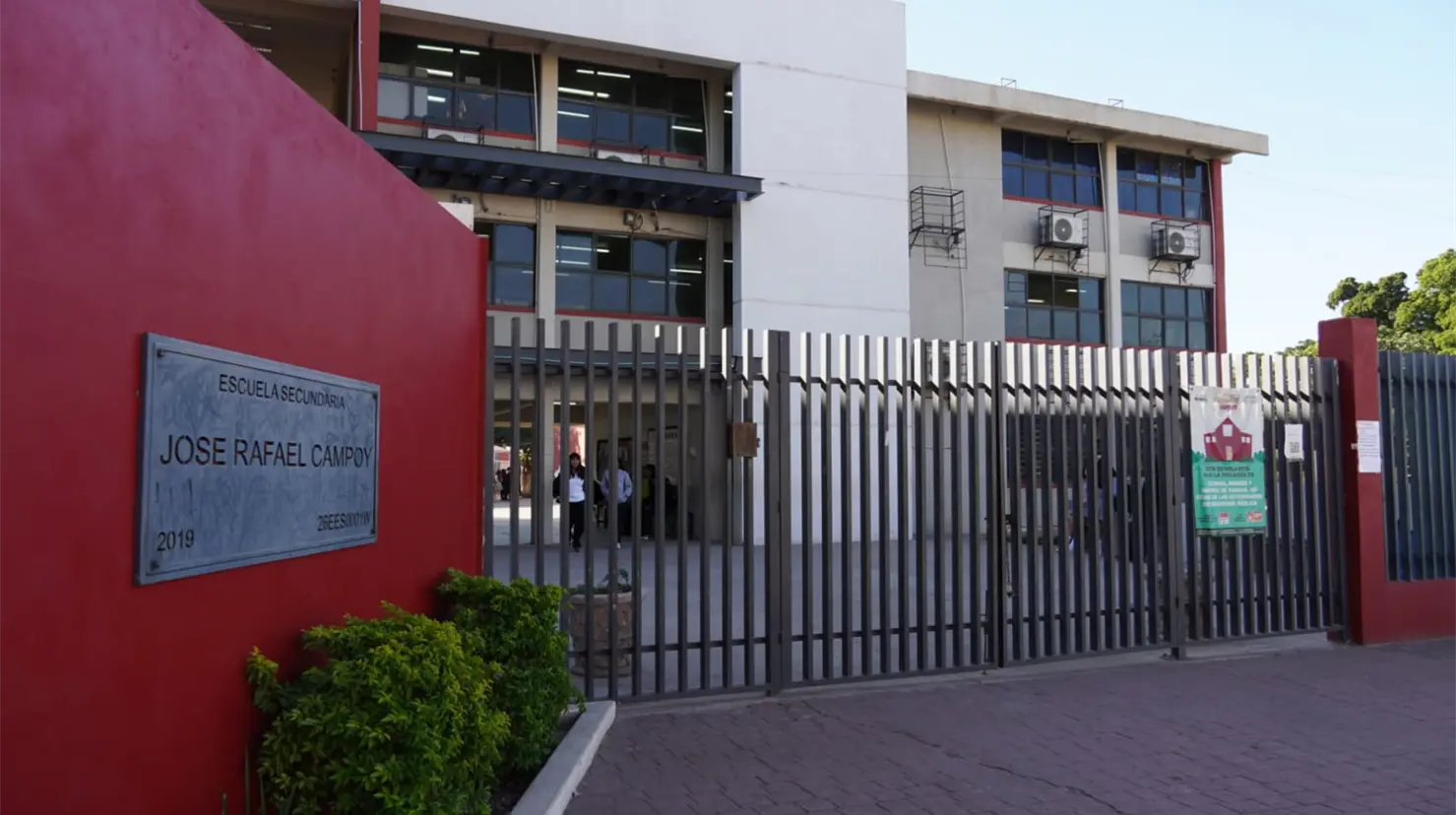 Los estudiantes egresados que quieran participar podrán acercarse al plantel para llevar sus fotografías, documentos y otros materiales que puedan servir como referencia histórica