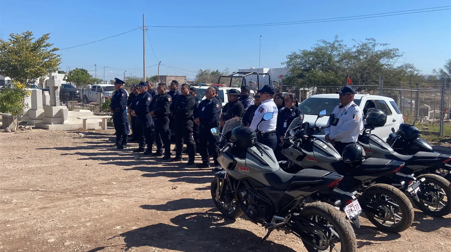 Homenajean a policías