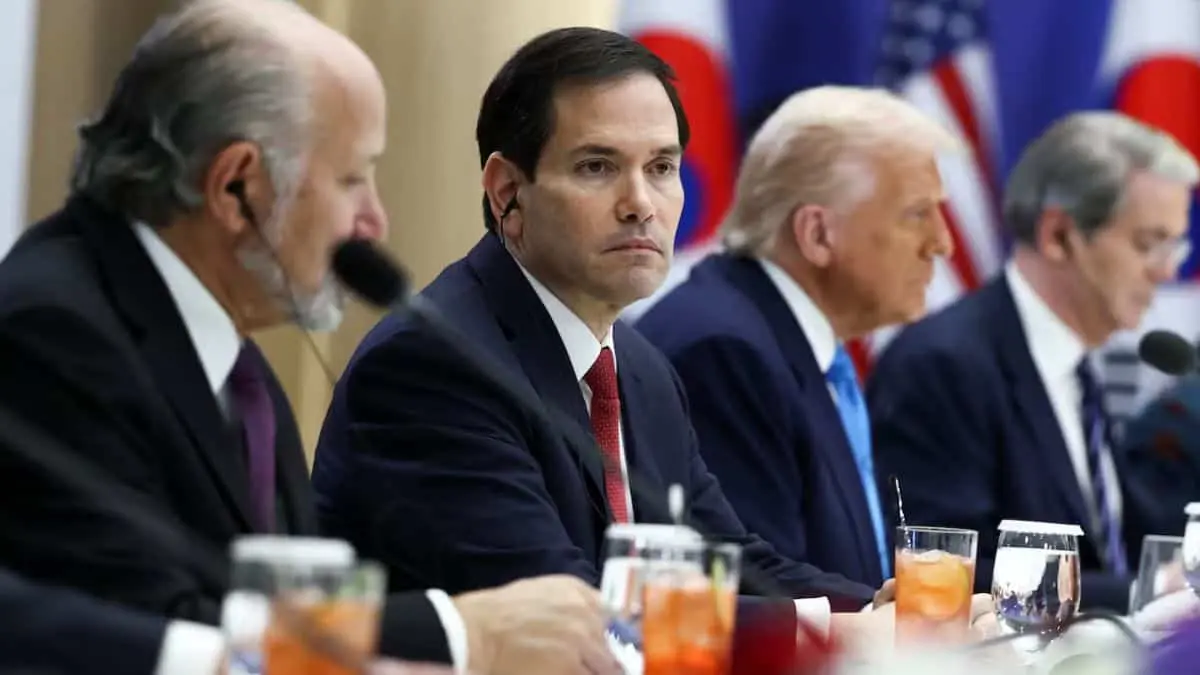 El secretario de Estado de Estados Unidos coordina la supervisión de los recursos petroleros venezolanos tras la captura de Maduro