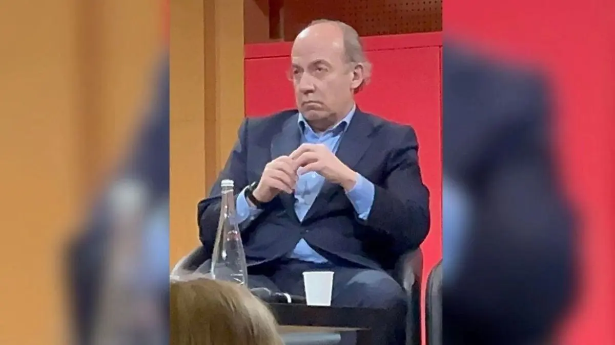 Felipe Calderón Hinojosa es un político mexicano, expresidente de México durante el periodo 2006–2012, afiliado al Partido Acción Nacional