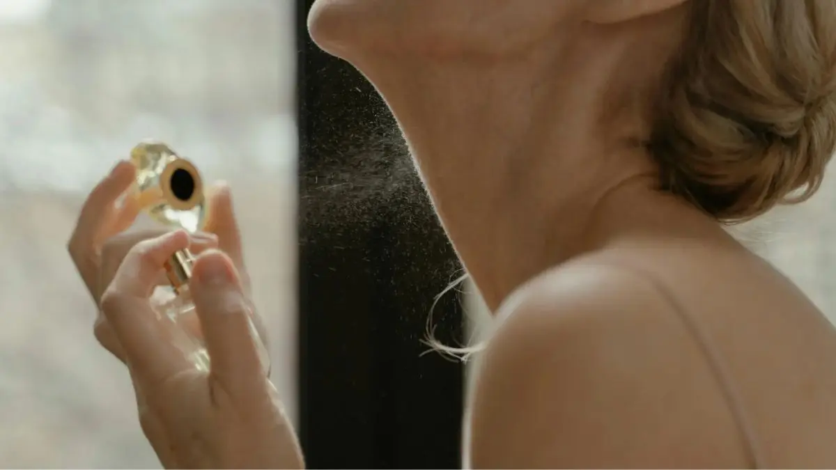 Las fragancias femeninas más populares de este año destacan por su combinación de elegancia, personalidad y aromas duraderos ideales para regalar