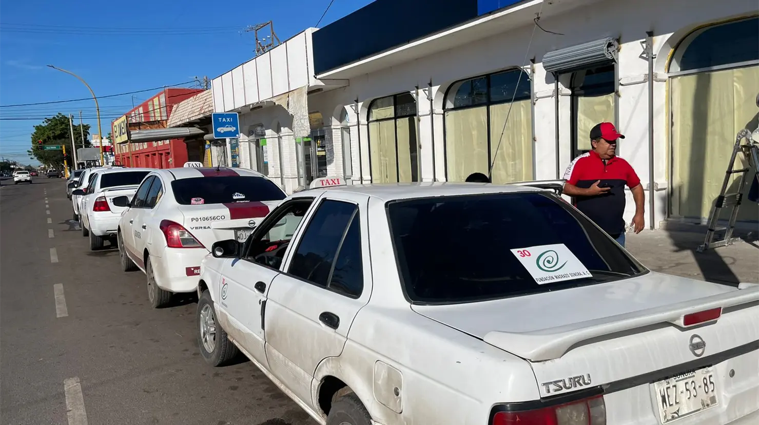 Los taxistas buscan mejorar el servicio para lograr competir con los camiones con aire acondicionado y el transporte de plataforma