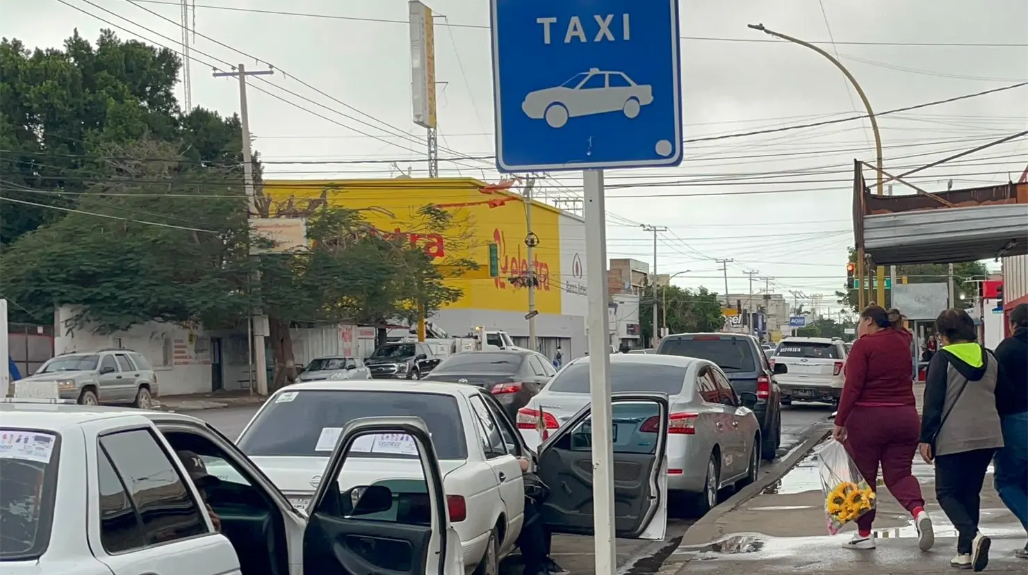 Son alrededor de 50 taxis ubicados en la calle Zaragoza y 5 de febrero quienes prestarán el servicio en esas fechas