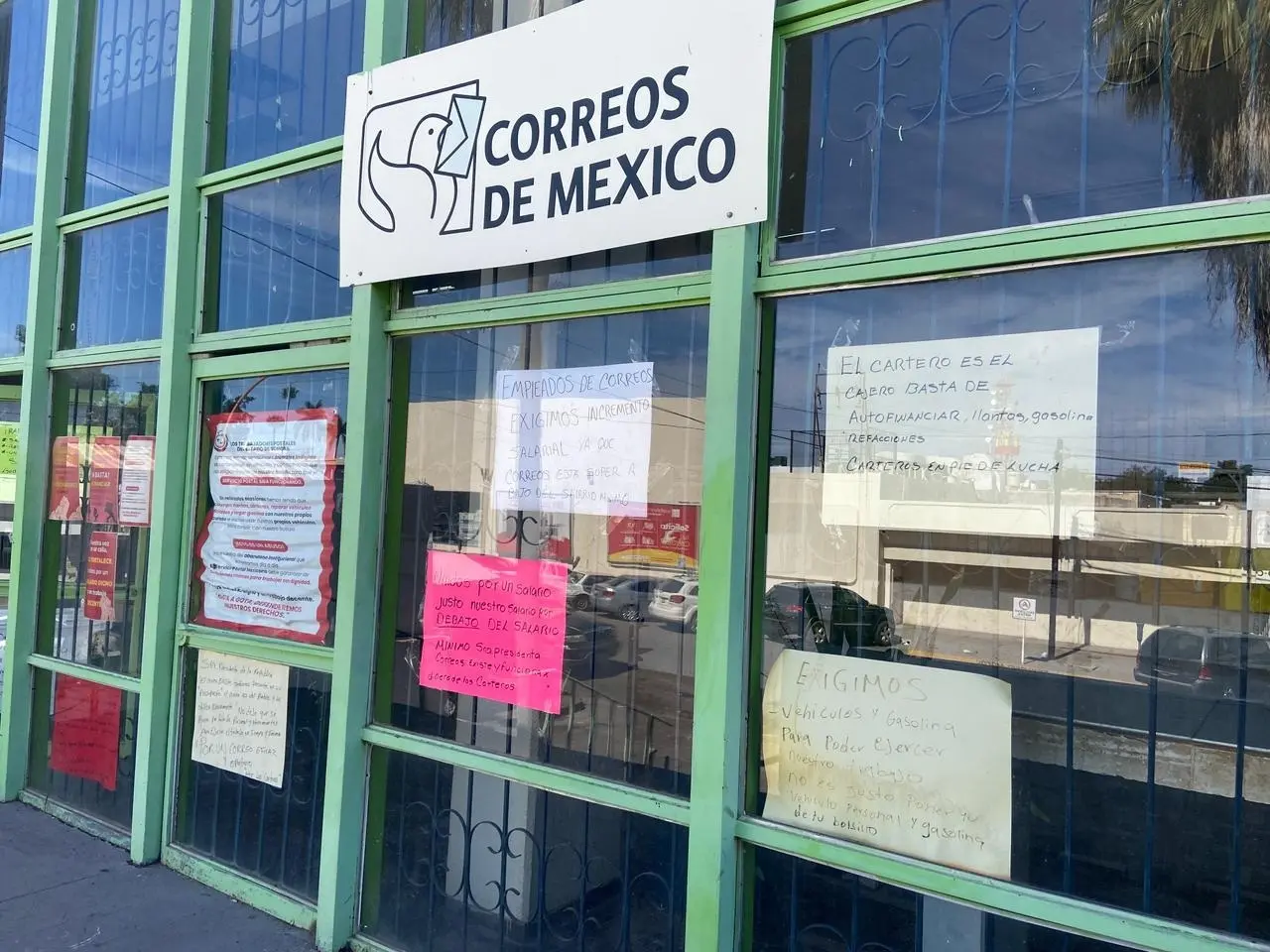 Trabajadores postales de Navojoa suman tres meses trabajando bajo protesta