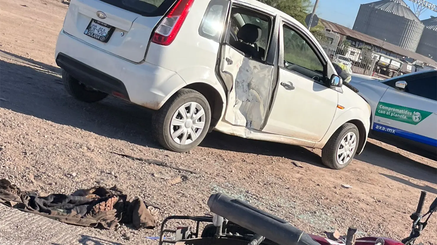 Choque en la carretera Internacional deja a motociclista herido en Ciudad Obregón