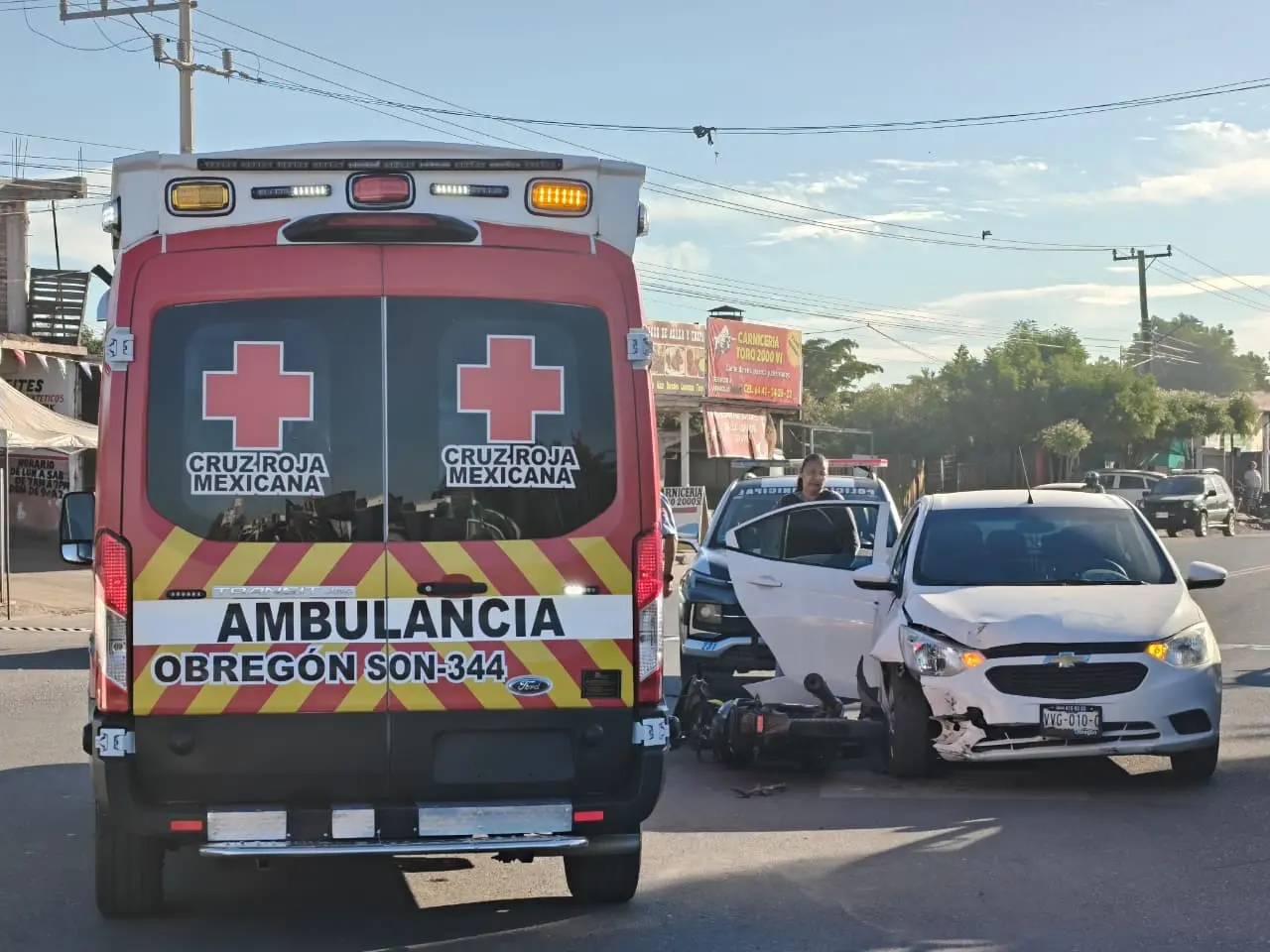 Accidente frente a la colonia Cajeme deja a motociclista lesionado