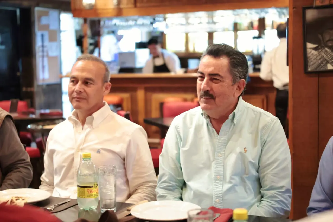Javier Lamarque y sardineros sostienen mesa de diálogo