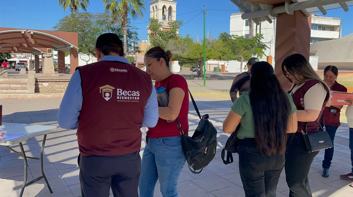 El registro para obtener la beca universal de 2 mil 500 pesos anuales por estudiante para apoyar en la compra de útiles escolares, se abrió del 2 al 19 de marzo.