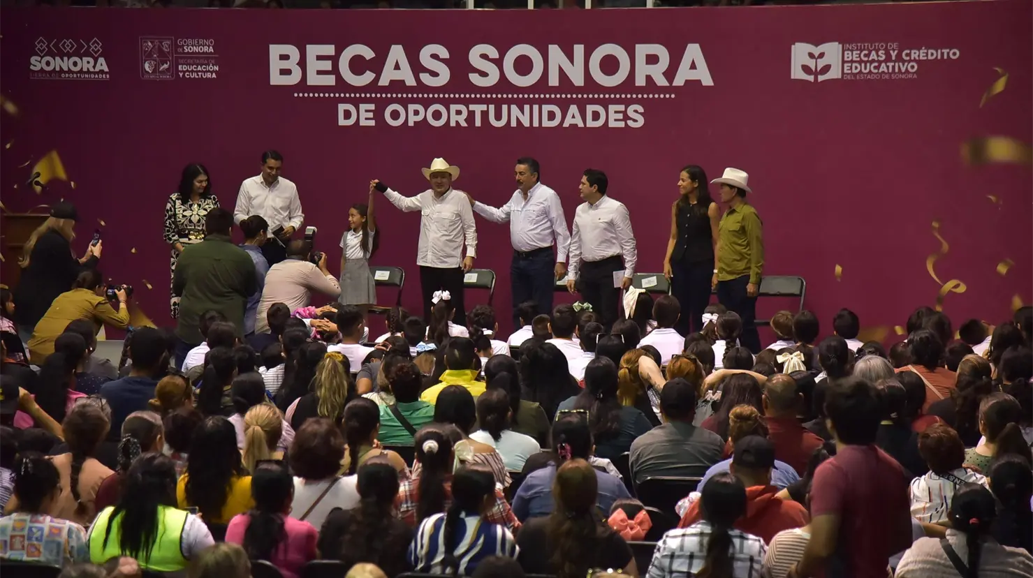Entrega Alfonso Durazo becas a 4 mil estudiantes de Cajeme