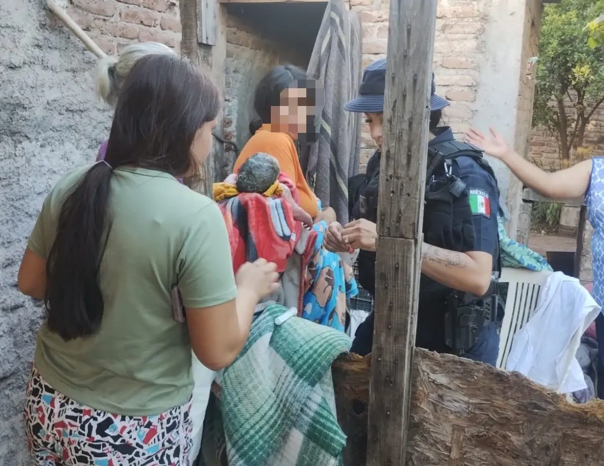 Agentes de Seguridad Pública atienden parto de emergencia en Campo 2