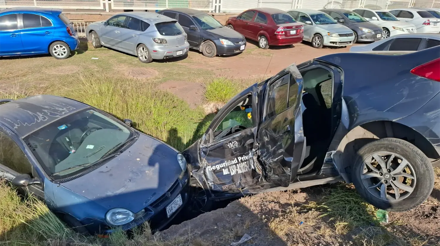 Choca tráiler con tres vehículos en Parque Industrial de Guaymas