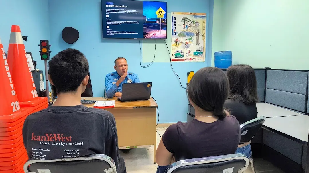 Policía Municipal de Cajeme imparte cursos de educación vial para prevenir accidentes