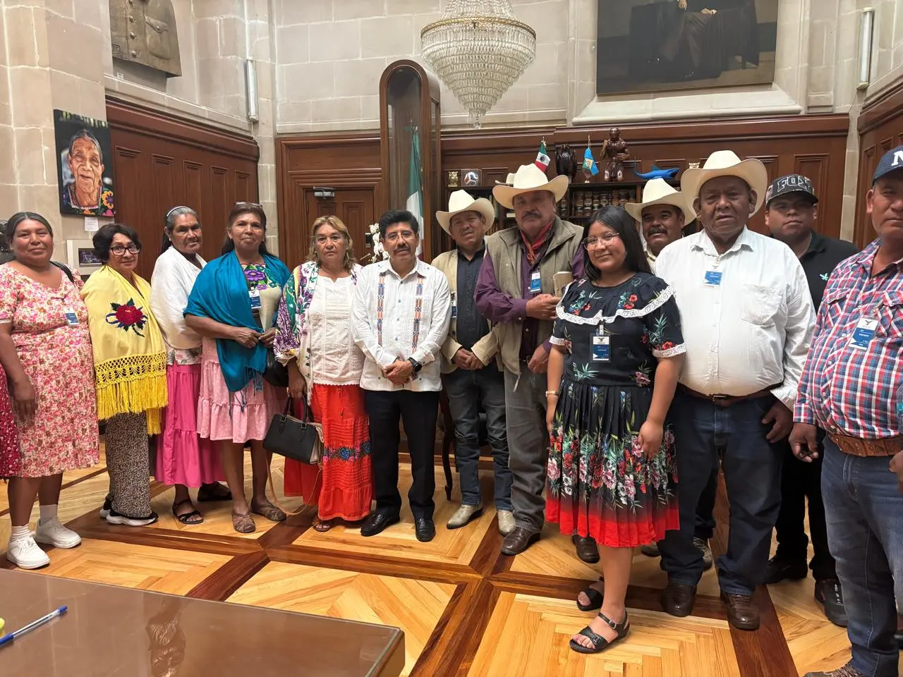 Recibe Hugo Aguilar a guarijíos y mayos