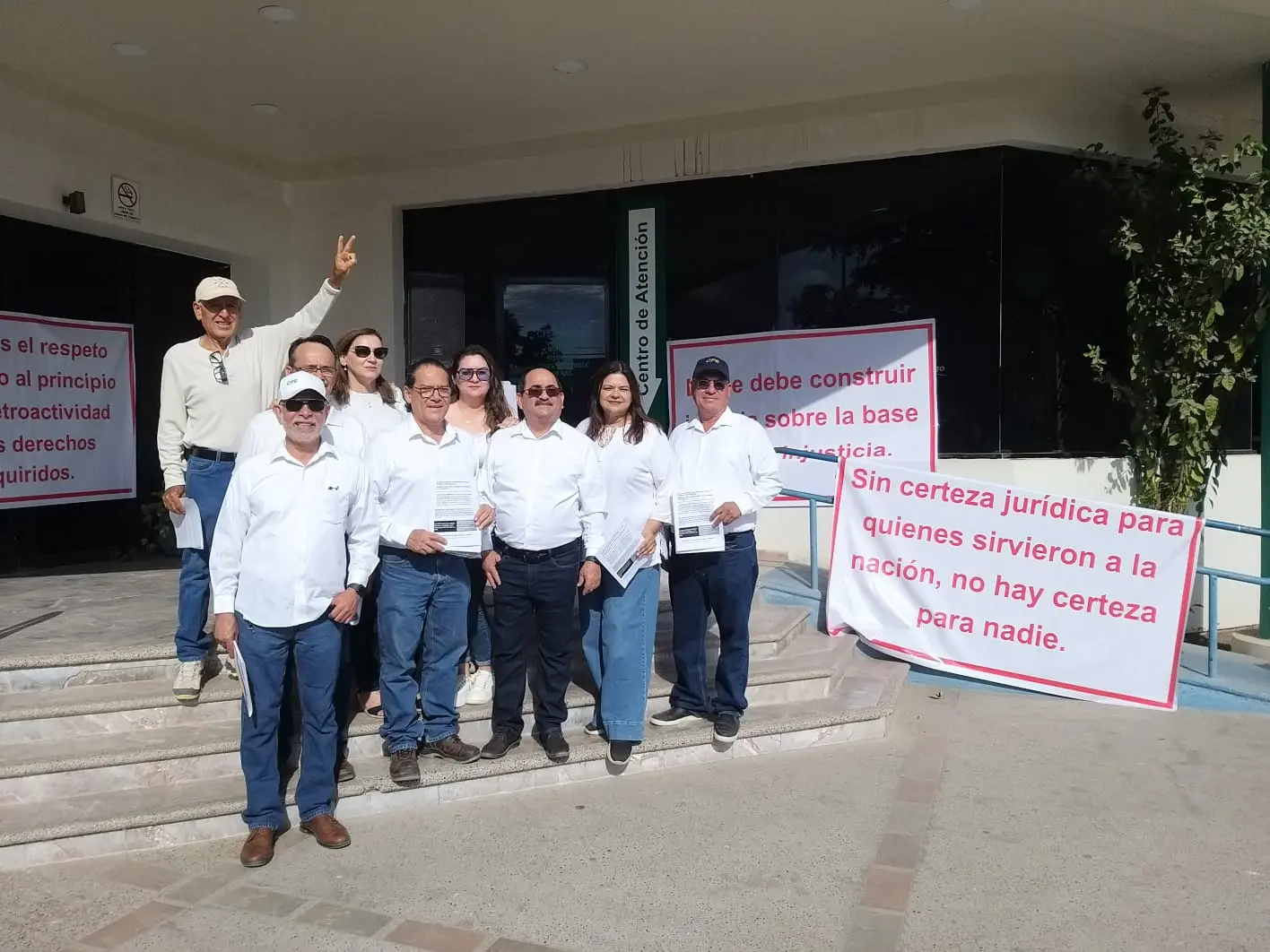 Protestan jubilados de CFE de Navojoa