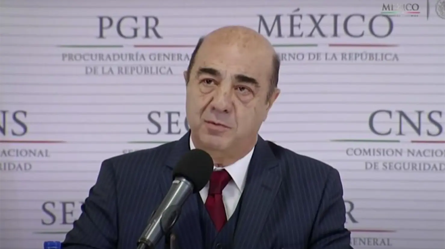 El nombre de Murillo Karam quedó marcado por su papel en las investigaciones de la desaparición de los 43 estudiantes de Normal Rural Raúl Isidro Burgos de Ayotzinapa