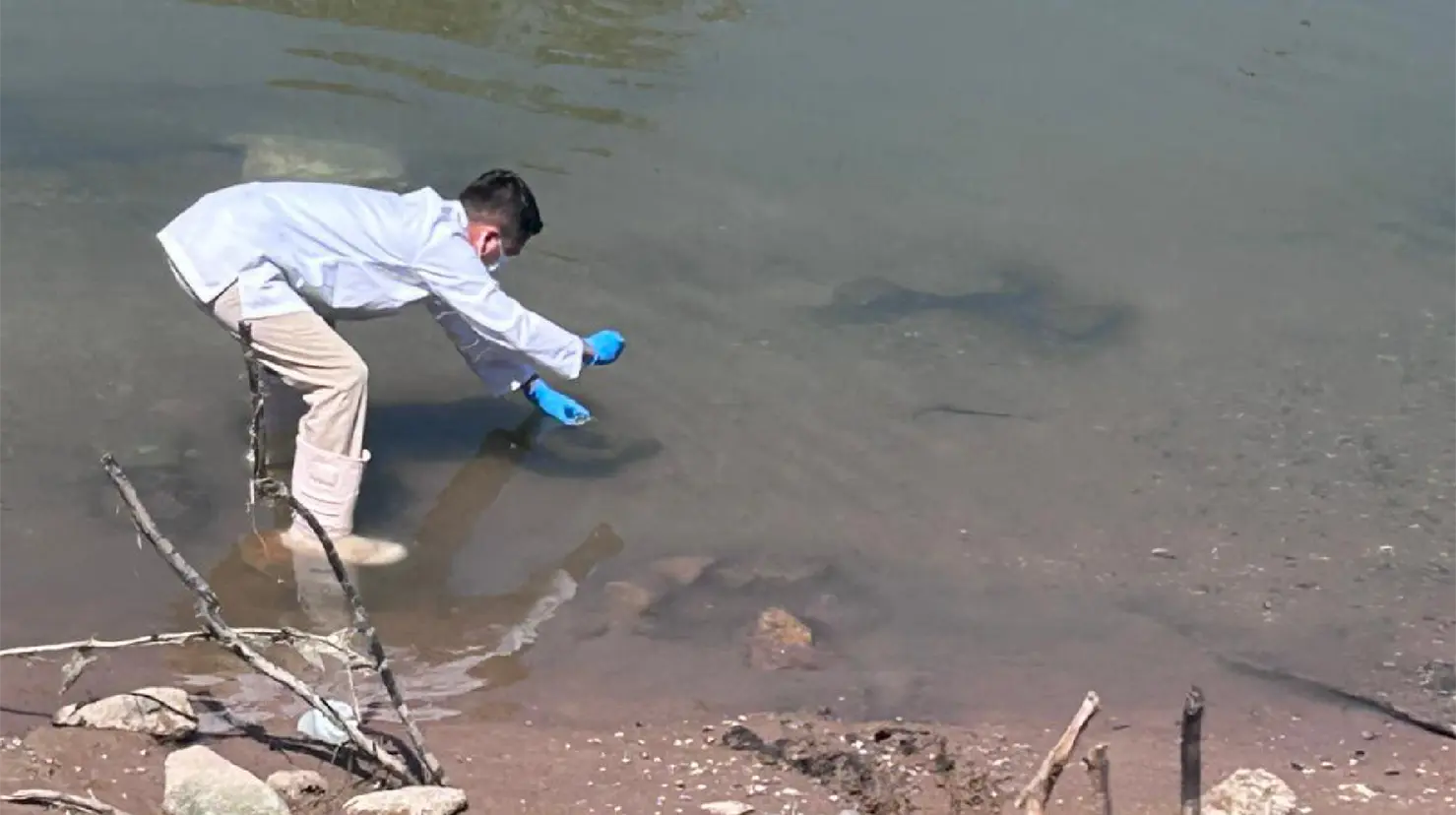 Restringen suministro de agua por químicos en Canal Alto en Cajeme