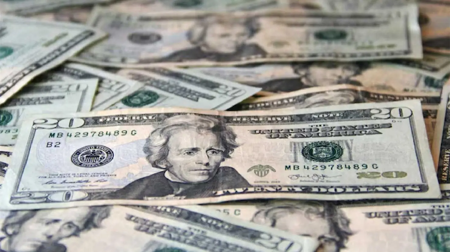 Precio del dólar hoy martes 21 de abril: Peso se mantiene estable tras ligera recuperación