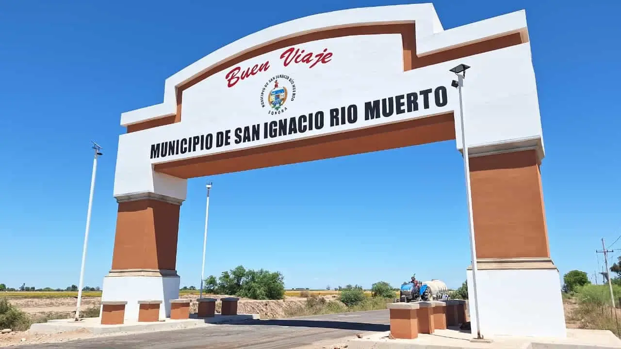 San Ignacio Río Muerto estrena arco de bienvenida: inversión de 850 mil pesos impulsa identidad y turismo