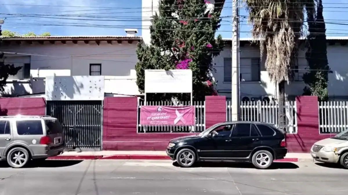 Elementos de seguridad y personal educativo activaron protocolos preventivos tras un incidente registrado en una secundaria de Nogales.