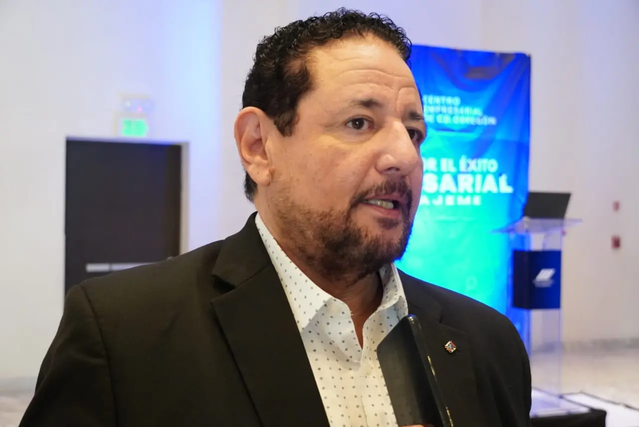 Deben los empresarios crear desarrollo económico