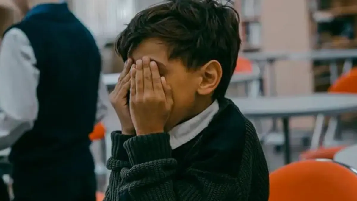 Morena propone facilitar el cambio legal de nombre en CDMX para personas que sufran bullying o discriminación por su identidad registral.