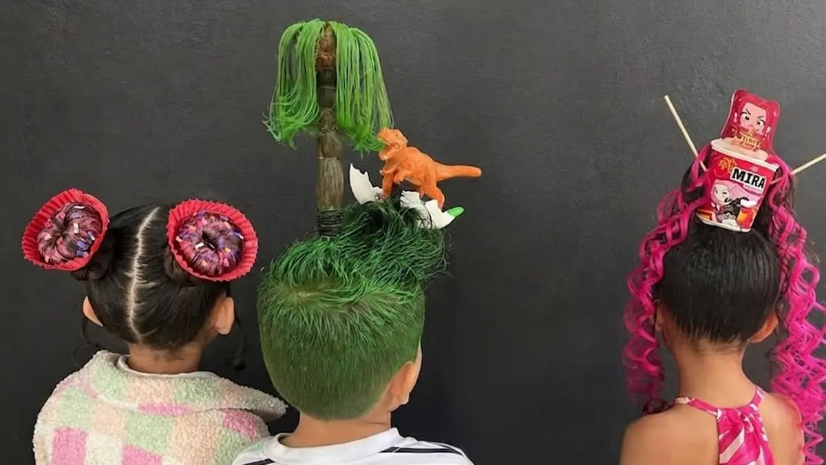 La creatividad de las mamás se hace presente en el Día del Niño, con peinados locos llenos de color, ingenio y detalles que sorprenden en las escuelas.