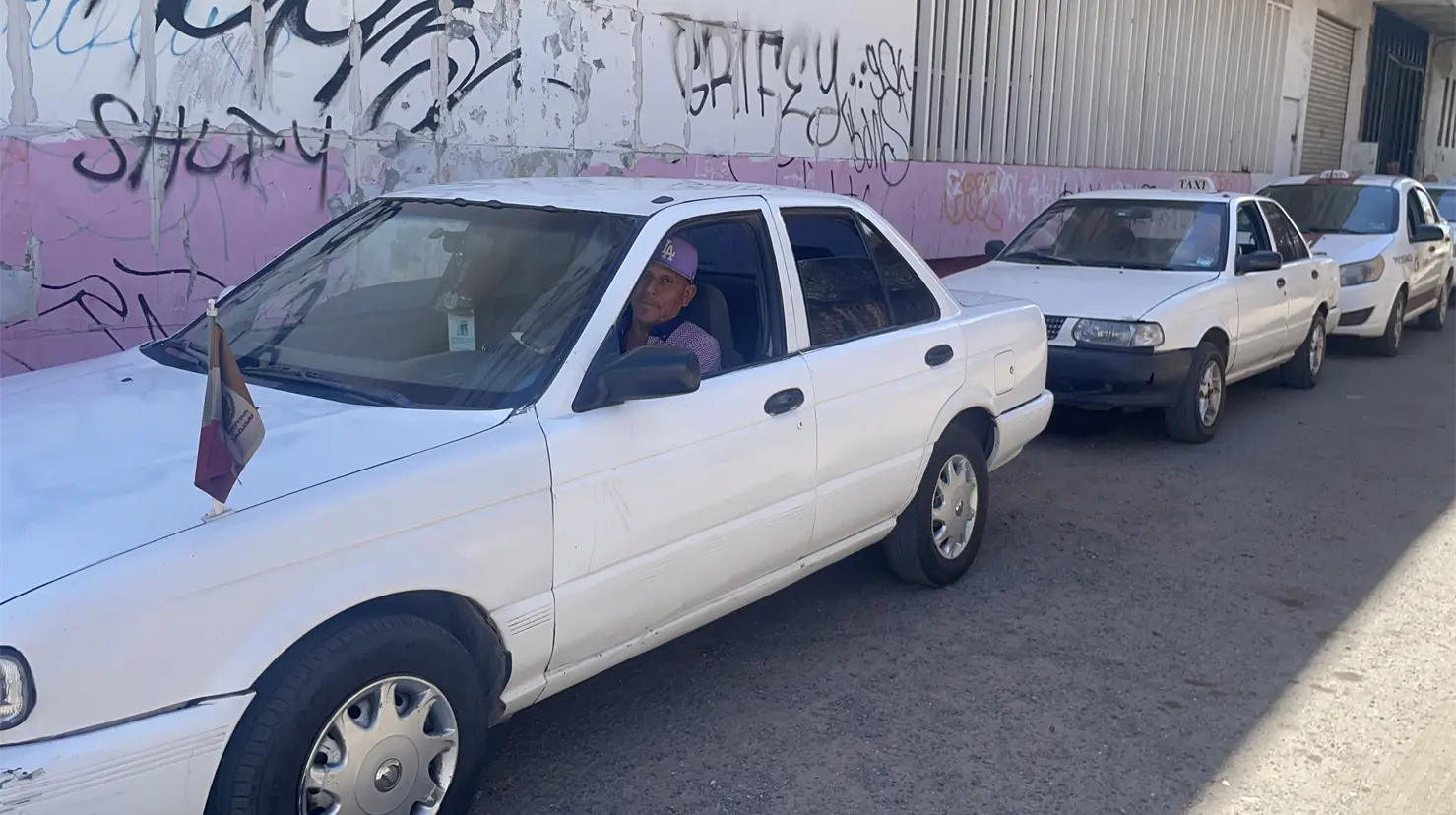 Con esta medida se evitan embotellamientos en el punto más conflictivo y multas de tránsito para los taxistas