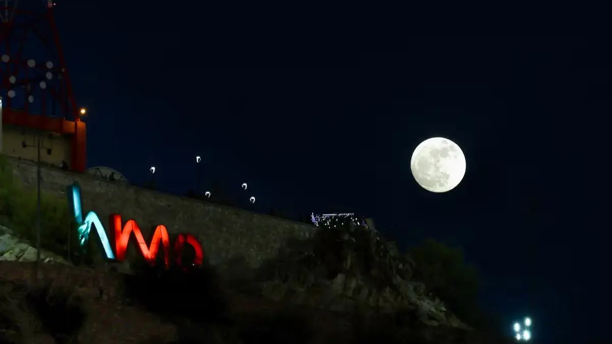 La Luna se aleja de la Tierra cada año: qué significa y cómo afecta al planeta