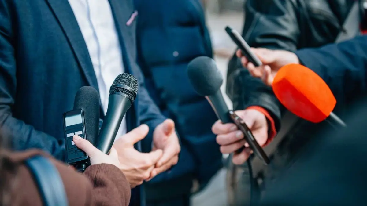 El ejercicio informativo enfrenta amenazas físicas y digitales que ponen en riesgo la seguridad de comunicadores en distintas partes del mundo.