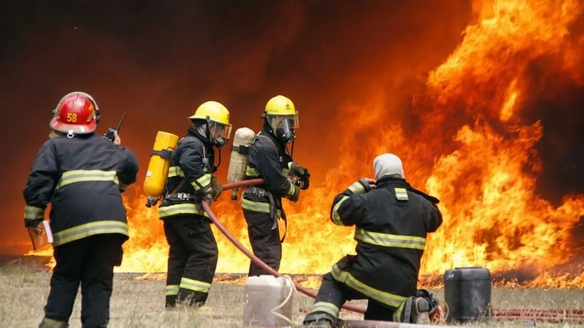 Bomberos son reconocidos cada 4 de mayo por su valentía y compromiso en la atención de emergencias.