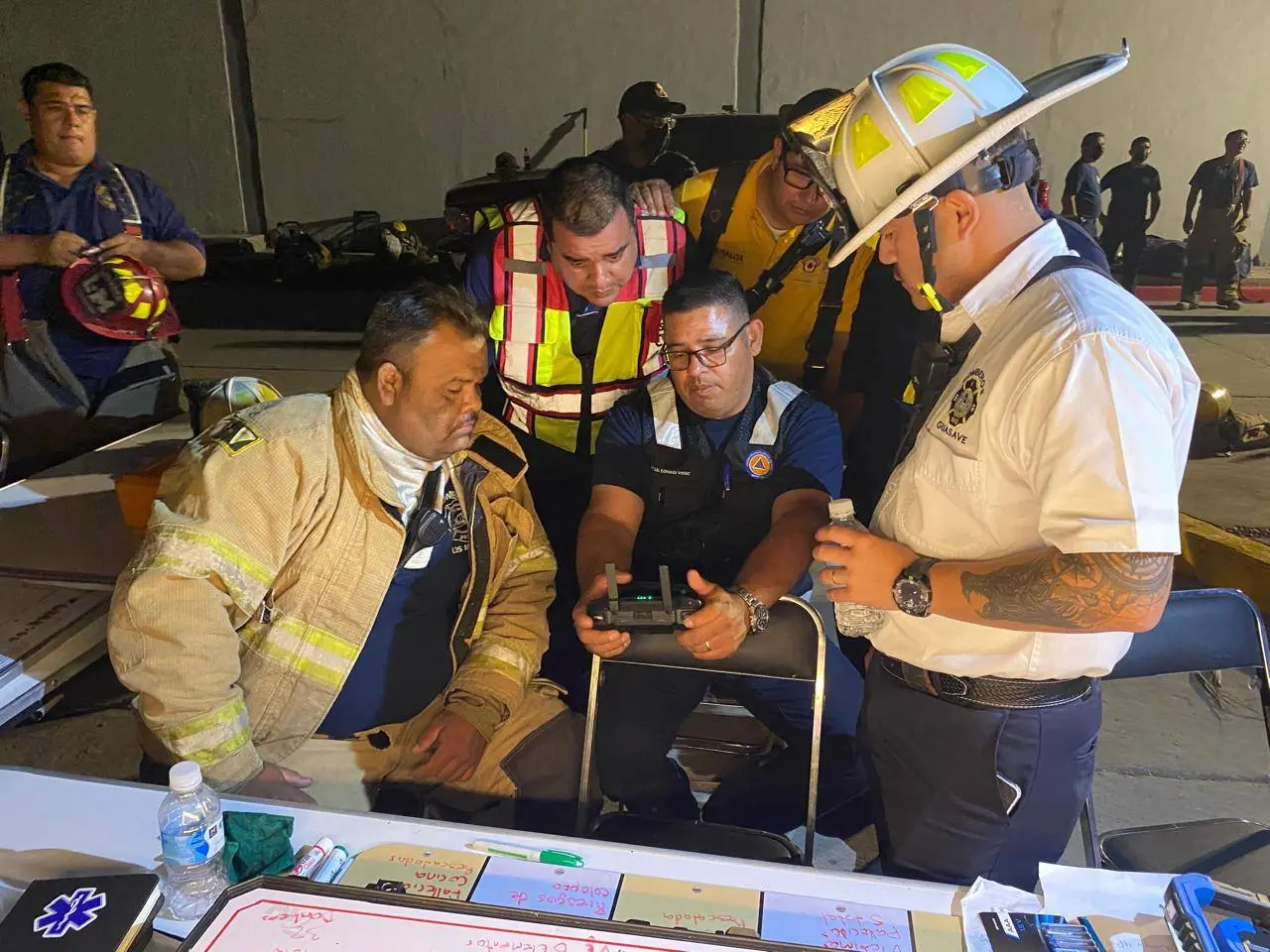 Bomberos de Navojoa apoyan en Los Mochis