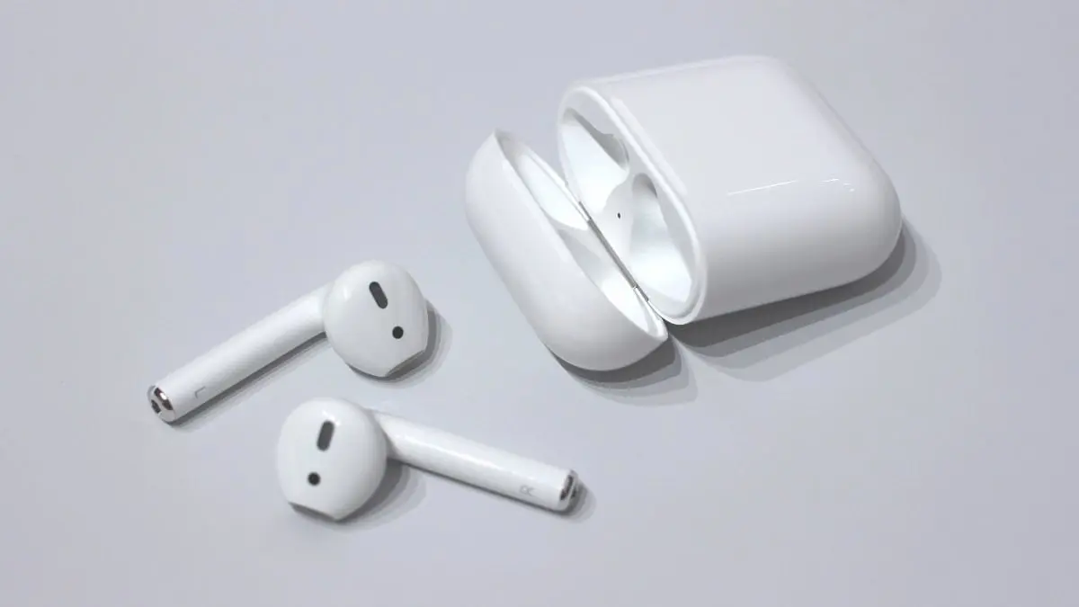 Truco viral para usar AirPods divide a internet y deja confundidos a millones