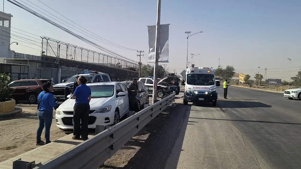 Participa patrulla en colisión frente al Cereso