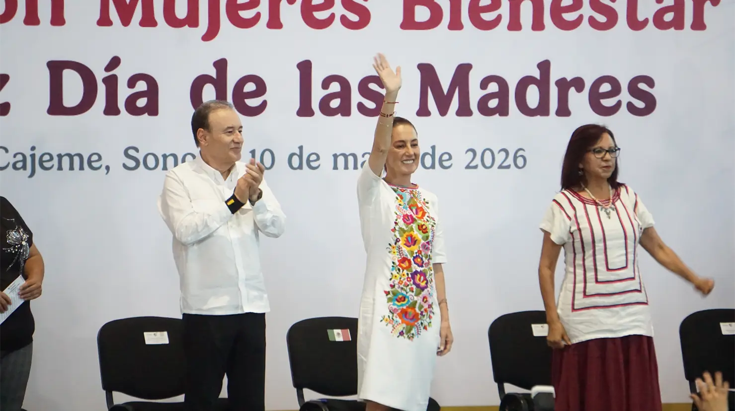 La Presidenta de la República entregó tarjetas a cuatro beneficiarias en representación de las 609 nuevas incorporaciones que se suman al programa Pensión Mujeres Bienestar