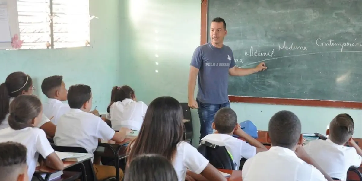 Docentes de Sonora registraron salarios variables, es secundaria el nivel educativo mejor pagado en la entidad.