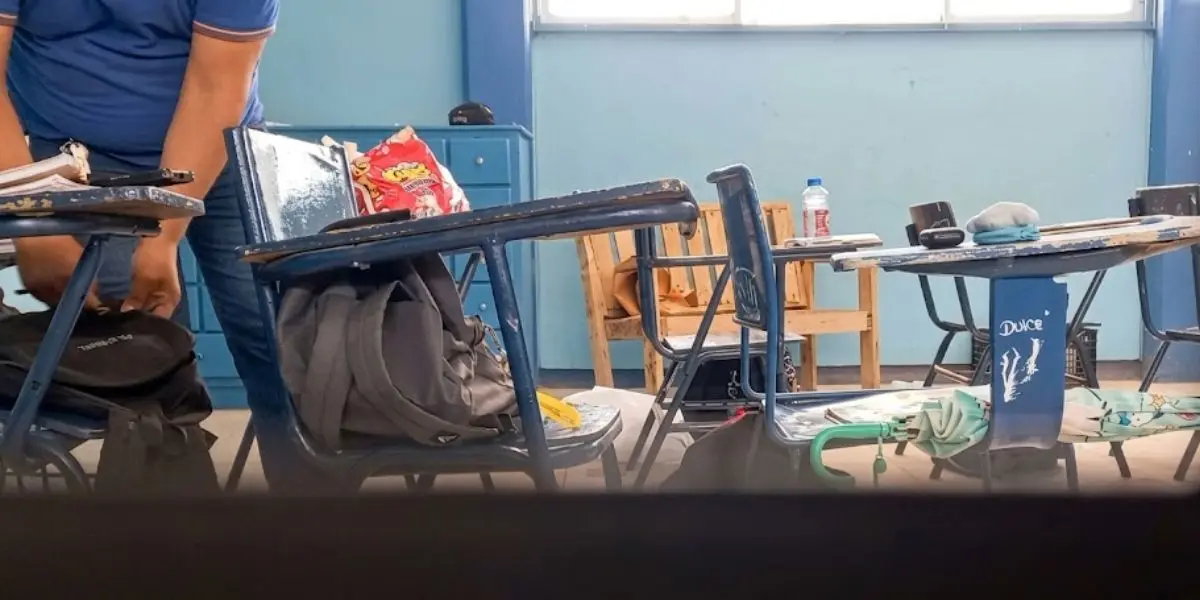 Padres de familia denunciaron a un docente del Centro de Estudios Tecnológicos del Mar luego de que fuera captado presuntamente revisando mochilas.