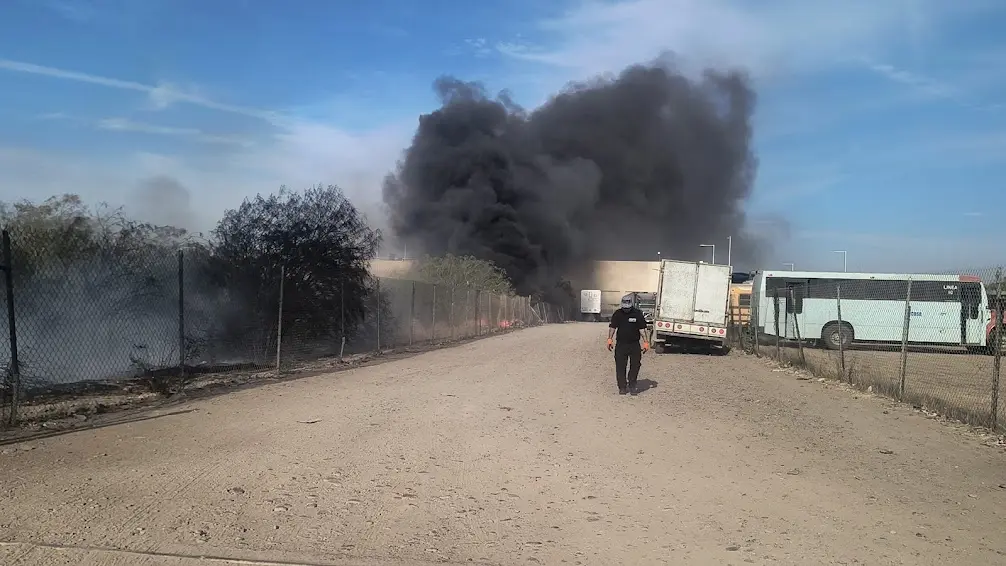 Incendio en baldío moviliza a cuerpos de emergencia en Cajeme