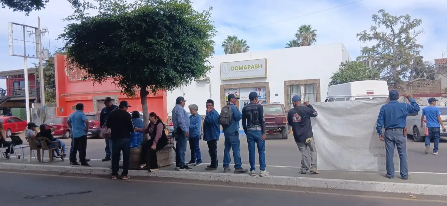 Empleados de Oomapash realizan segundo plantón